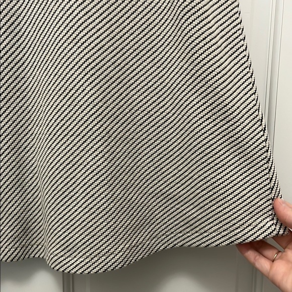 Maeve Black and White Textured Knit Sleeveless V Neck Blouse - Size Small - Picture 5 of 13